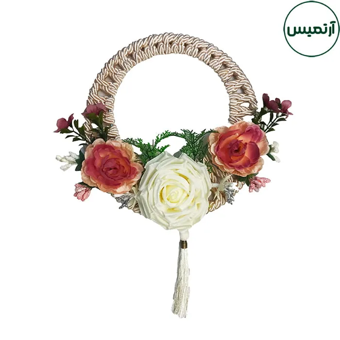 حلقه گل مصنوعی روی درب مدل کنفی
